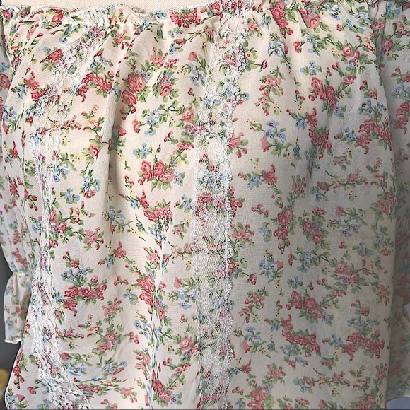 Floral boho semi sheer blouse. small floral print. Large - Picture 8 of 9